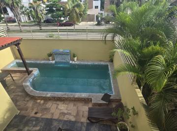 Casa · 4 Recámaras · 2 Estacionamientos · Casa de 4 Recamaras con Alberca Privada en Playa del Carmen