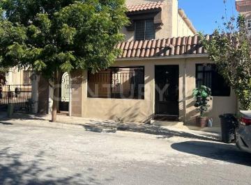 Casa · 150m² · 4 Recámaras · Casa en Venta en Col. Urbivilla del Rey en Monterrey