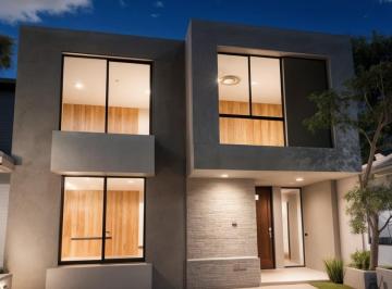 Casa · 180m² · 4 Recámaras · 3 Estacionamientos · Casa en Venta en Cañadas del Arroyo, Estudio o 4ta Recámara en Pb, 3 Baños, Lujo