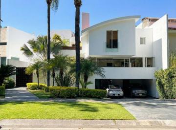 Casa · 520m² · 4 Recámaras · 6 Estacionamientos · Casa en Valle Real en Venta