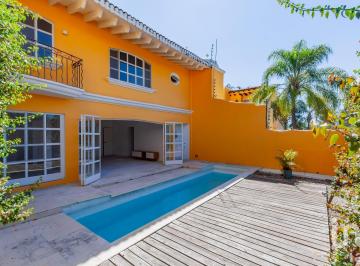 Casa · 315m² · 3 Recámaras · 3 Estacionamientos · Casa en Venta en Zona Dorada El Corazón de Cuernavaca Morelos Baja de Precio!