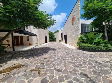Casa · 422m² · 3 Recámaras · 2 Estacionamientos · Casa en Renta en Cholul