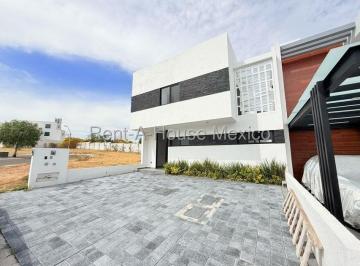 Casa · 235m² · 4 Recámaras · 3 Estacionamientos · Grand Juriquilla Casa de 4 Recamaras en Venta Rah2332