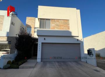 Casa de 3 habitaciones, Chihuahua · Casa Fraccionamiento Cerrado Albaterra II, Zona Valle Escondido, Chihuahua, Chih