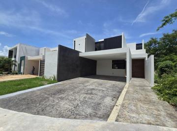 Casa · 306m² · 4 Recámaras · 4 Estacionamientos · Casa en Venta Residencial Parque Natura, Merida, Yucatan
