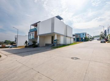 Casa en condominio · 230m² · 3 Recámaras · 2 Estacionamientos · Coto Cerezos Capital Norte