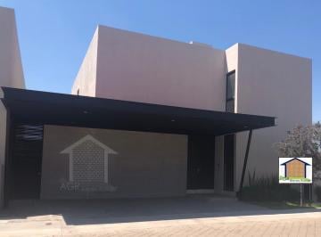 Casa · 270m² · 4 Recámaras · 3 Estacionamientos · Casa en Venta con Cuarta Recamara en Lomas de Campanario Norte