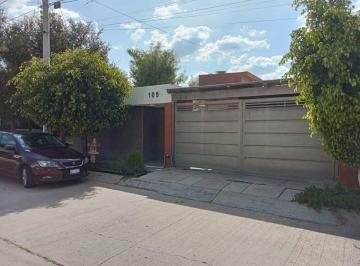 Casa de 3 habitaciones, León · Casa en Venta en Gran Jardin de un Piso con 3 Recamaras y 3 Estacionamientos