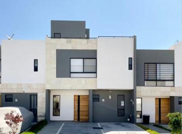 Casa · 181m² · 3 Recámaras · 2 Estacionamientos - Lola Reyes · Atención Inversionistas! Parque Altaria, Excelente Oportunidad!