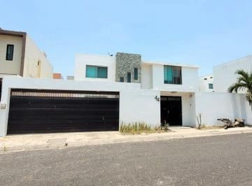 Casa de 4 habitaciones, Alvarado · Casa en Venta en Fraccionamiento Lomas del Sol con Alberca, en Riviera Veracruzana