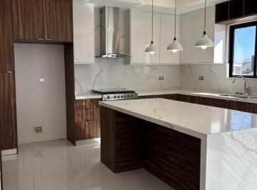 Casa · 290m² · 3 Recámaras · 2 Estacionamientos · Casa en Venta en Altozano - Clúster Venado