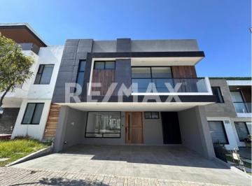Casa · 330m² · 4 Recámaras · 2 Estacionamientos · Casa en Venta - 4