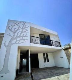 Casa en condominio · 224m² · 3 Recámaras · 2 Estacionamientos · Venta de Casa Nueva en Puebla, Lomas de Angelopolis 3, Parque Quintana Roo