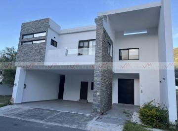 Casa · 330m² · 3 Recámaras · 2 Estacionamientos · Casa en Venta en Monterrey