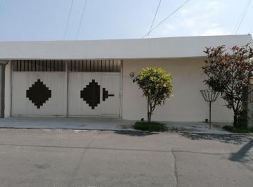 Casa · 250m² · 3 Recámaras · 2 Estacionamientos · Casa - Fraccionamiento Floresta