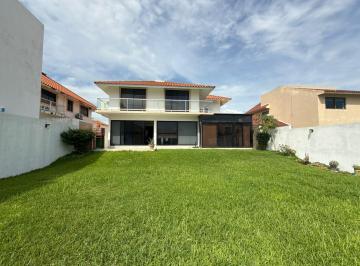 Casa · 370m² · 4 Recámaras · 2 Estacionamientos · Casa en La Riviera Veracruzana