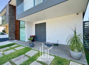 Casa · 231m² · 3 Recámaras · 3 Estacionamientos · Casa en Venta en Valle Imperial - Jardines del Palacio Real