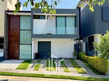 Casa · 231m² · 3 Recámaras · 3 Estacionamientos · Casa en Venta en Valle Imperial - Jardines del Palacio Real