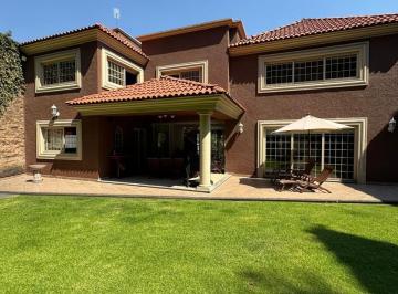 Casa · 930m² · 4 Recámaras · 7 Estacionamientos · Casa en Venta en Condominio en Lomas de La Herradura, Huixquilucan