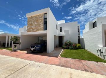 Casa de 3 habitaciones, Conkal · Casa con Piscina y Amplio Jardin, en Botánico Privada Residencial, Conkal.