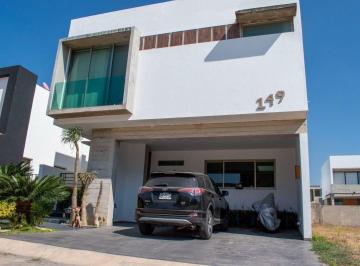 Casa · 380m² · 4 Recámaras · 2 Estacionamientos · Casa en Venta Provenza
