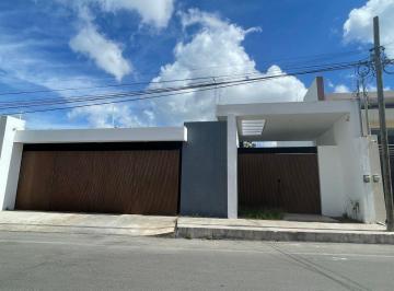 Casa de 4 habitaciones, Mérida · Se Vende Residencia de Lujo Climatizada con Piscina en Montes de Ame. Excelente Ubicación!