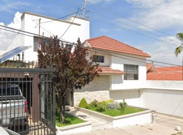 Casa de 5 habitaciones, Chihuahua · Casa en Venta en Quintas del Sol ¡Invierte en Una Propiedad de Recuperaciòn Hipotecaria!