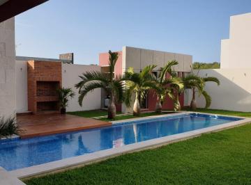 Casa · 570m² · 4 Recámaras · 4 Estacionamientos · Casa en Venta en Palmas Green Medellín de Bravo Veracruz