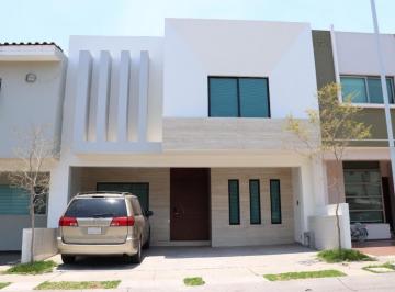 Casa · 180m² · 3 Recámaras · 3 Estacionamientos · Casa en Venta en La Cima