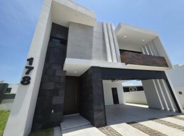 Casa · 277m² · 3 Recámaras · 2 Estacionamientos · Casa en Venta con Alberca en Punta Tiburón Riviera Veracruzana Alvarado Veracruz