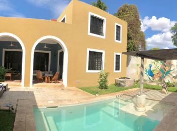 Casa · 202m² · 4 Recámaras · 1 Estacionamiento · Casa Estilo Hacienda en Venta de 2 Pisos en El Barrio de Santiago