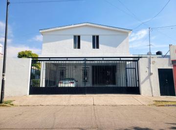 Casa · 434m² · 5 Recámaras · 3 Estacionamientos · Venta Casa en Barrio La Salud Al Centrosur de La Ciudad Emm