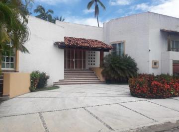 Casa · 496m² · 4 Recámaras · 3 Estacionamientos · Casa en Club de Golf Ixtapa
