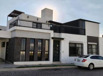 Casa en condominio de 2 habitaciones, León · Sta Lucia Fracc. Priv /casa Venta 1 Planta /216 m² / Terraza Techada P/eventos /p. A. Cto con 1/2 Baño
