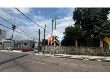 Terreno / Lote · 921m² · Terreno en Venta Esquina Sobre Faja de Oro en Pretrolera