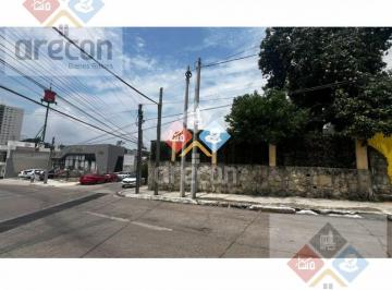 Terreno / Lote · 921m² · Terreno en Venta Esquina Sobre Faja de Oro en Pretrolera