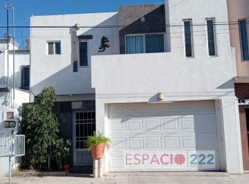 Casa de 4 habitaciones, Chihuahua · Se Vende Bonita Casa de 2 Plantas en Fracc. Privado $3'495,000