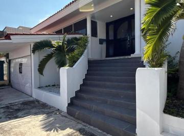 Casa · 398m² · 2 Recámaras · 2 Estacionamientos · Casa en Fraccionamiento Costa de Oro