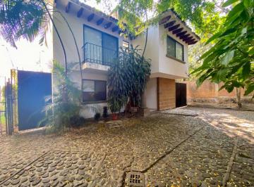 Casa de 3 habitaciones, Cuernavaca · Casa Luminosa de Dos Niveles con Garage Para 4 Autos – Acapantzingo