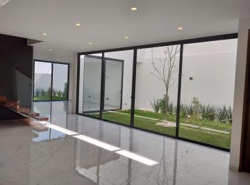 Casa en condominio · 366m² · 3 Recámaras · 3 Estacionamientos · Casa en Condominio en Metepec, Sta. Ma. Ocotitlán