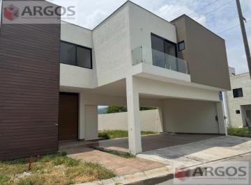 Casa · 409m² · 3 Recámaras · 3 Estacionamientos · Casa en Loreto Sector La Joya