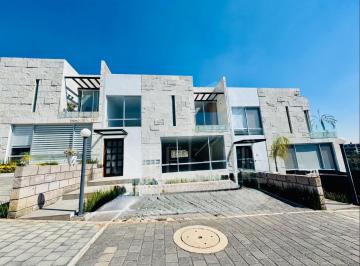 Casa · 303m² · 5 Recámaras · 2 Estacionamientos · Casa con Departamento Independiente en Venta en Zona Esmeralda, Atizapán de Zaragoza