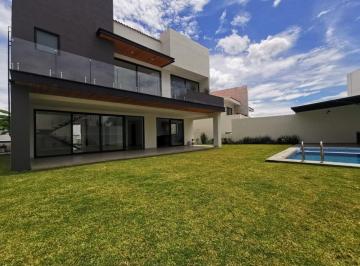 Casa de 5 habitaciones, Emiliano Zapata · Casa con 5 Recámaras y 526 m² de Terreno en Venta, Paraíso Country Club