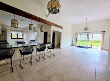 Terreno / Lote · 380m² · 5 Recámaras · 3 Estacionamientos · Amplia Casa en Villa de Los Frailes, Gran Jardín. en Antigua Residencial