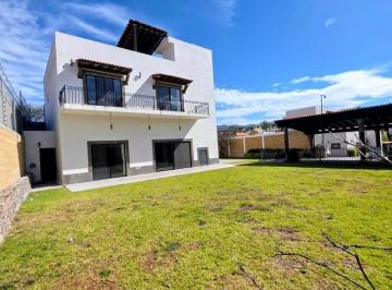 Terreno / Lote · 380m² · 5 Recámaras · 3 Estacionamientos · Amplia Casa en Villa de Los Frailes, Gran Jardín. en Antigua Residencial