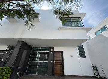 Casa en condominio de 3 habitaciones, Zapopan · Casa en Renta en Coto Privado en Frac. Natura de 3 Recamaras en $14 Mil Mensuales