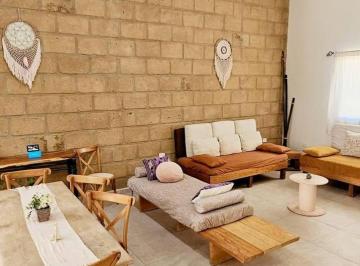 Casa · 173m² · 3 Recámaras · 2 Estacionamientos · Hermosa Casa Una Planta con Jardin y Roof Garden en Antigua Villa de Los Frailes