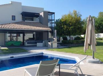 Casa · 1146m² · 4 Recámaras · Extraordinaria Casa en Club de Golf Amanali Alberca Privada