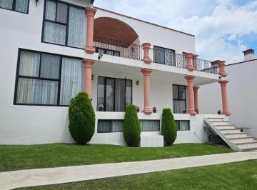 Casa · 510ha · 5 Recámaras · 3 Estacionamientos · Bella Casa Colonial en Villa de Los Frailes Cuatro Recamaras Jardin