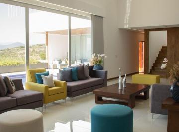 Terreno / Lote · 4 Recámaras · 4 Estacionamientos · Casa Venta en Amanali Luminosa, Alberca y Jardín Privado